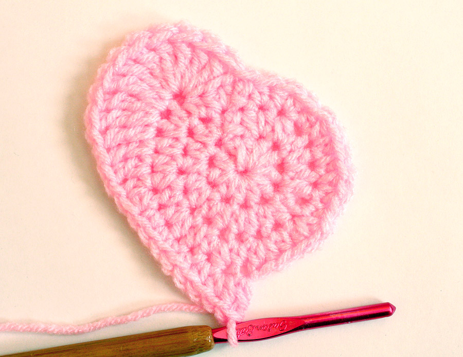 Felt Conversation Hearts {Tutorial + Free Pattern} - Felt With