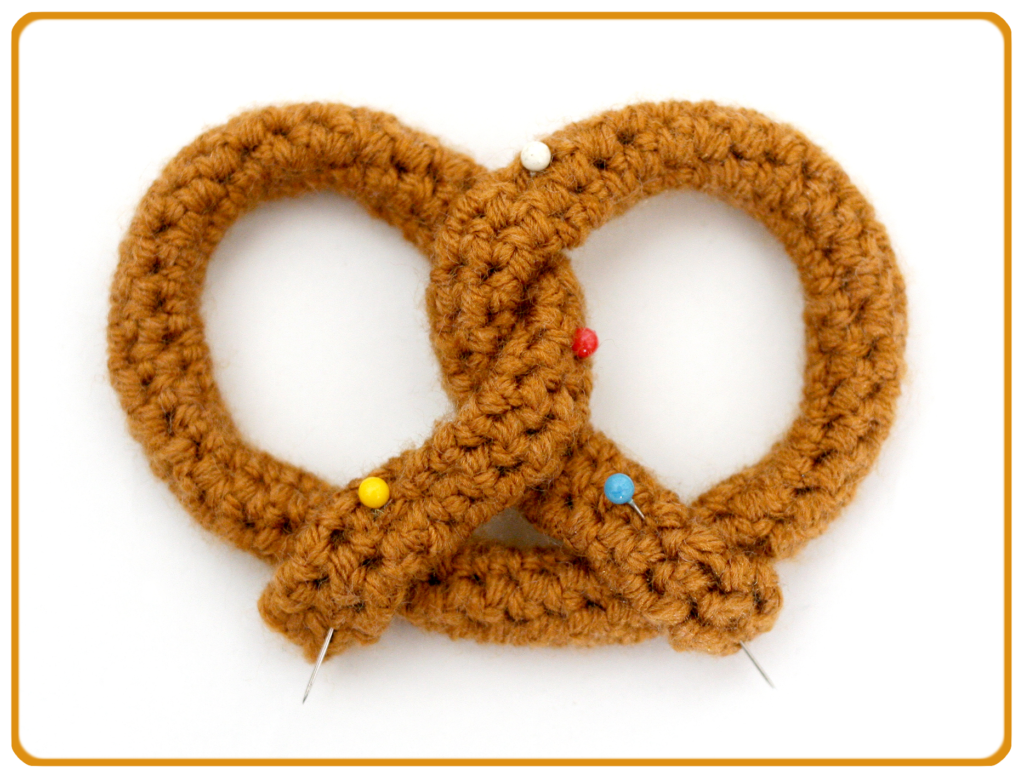 Crochet Pattern: Pretzel Brooch – Twinkie Chan Blog